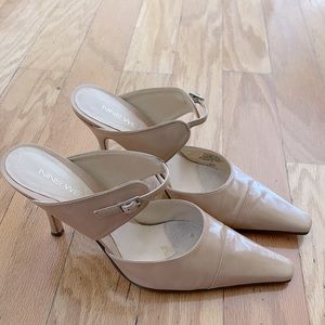 Nine West size 8 cream heeled shoes